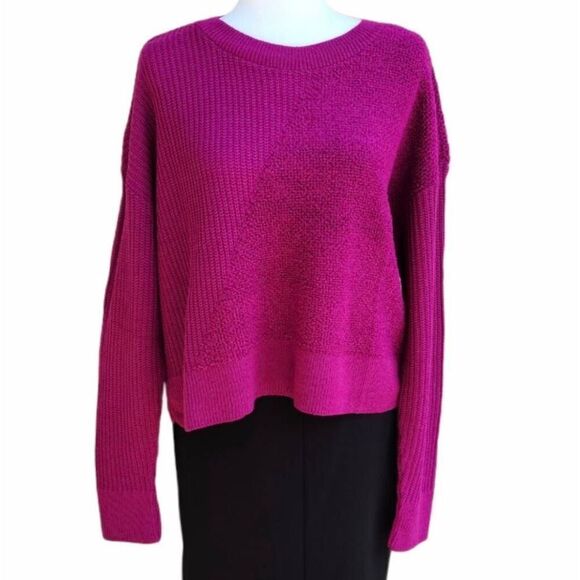 Two One Two New York Fucsia Geometric Textures Knit Crew Sweater size Medium New - Picture 1 of 13